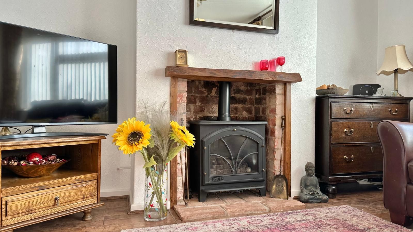 3 bedroom semi-detached house Sold in Coventry - Photograph 5.