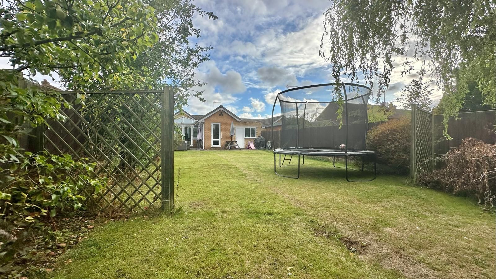 2 bedroom semi-detached bungalow For Sale in Coventry - Photograph 3.