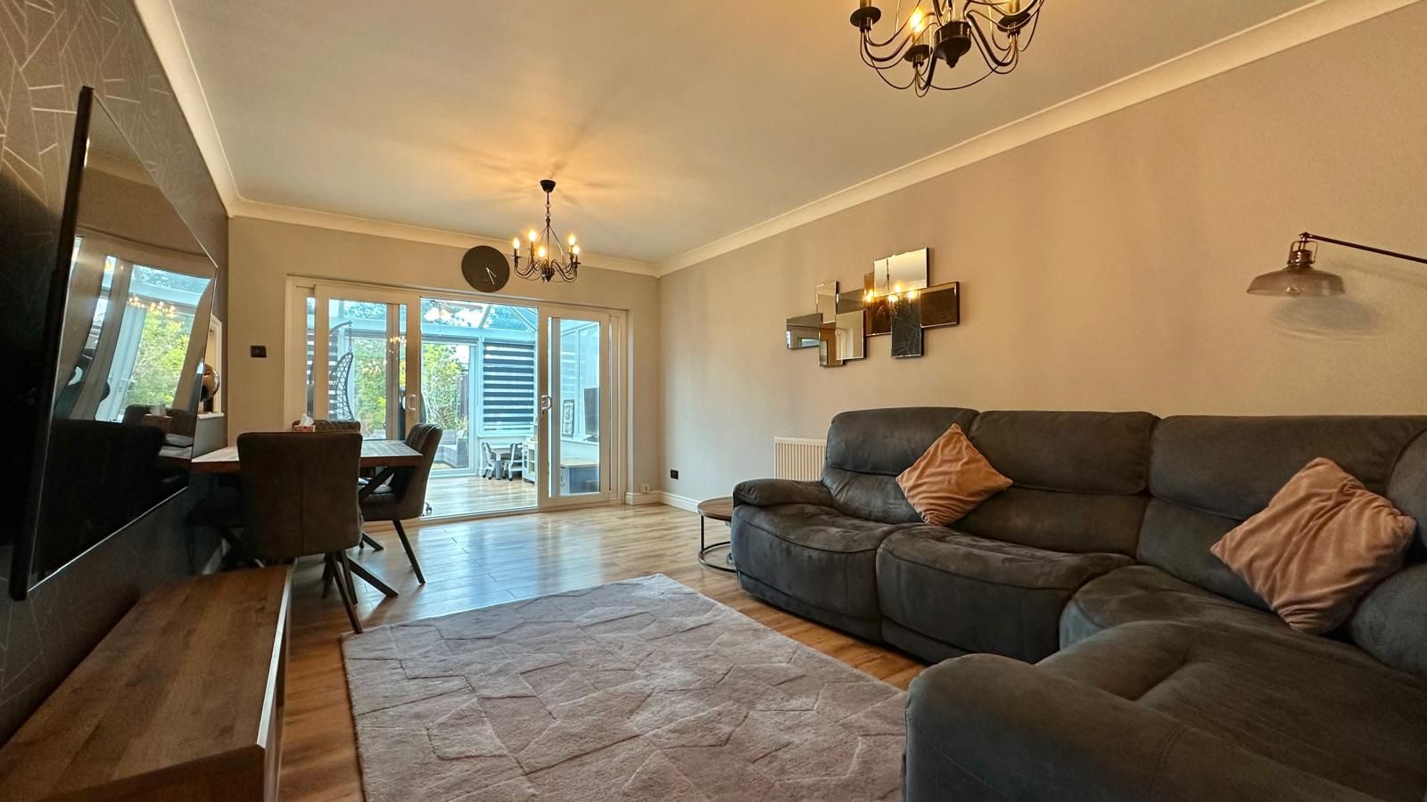 2 bedroom semi-detached bungalow For Sale in Coventry - Photograph 4.