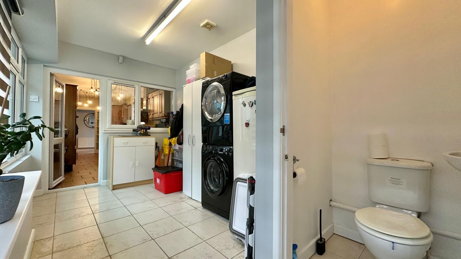 2 bedroom semi-detached bungalow For Sale in Coventry - Photograph 16.