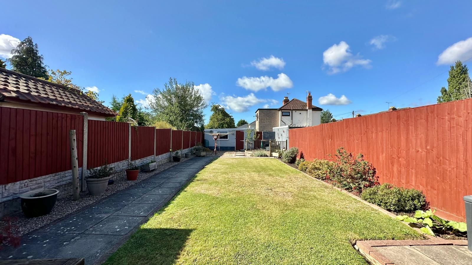 3 bedroom semi-detached house Sold in Coventry - Photograph 23.