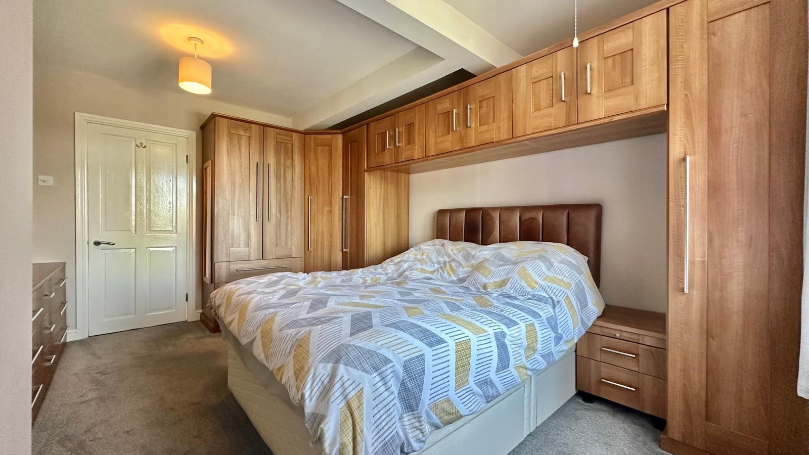 3 bedroom semi-detached house Sold in Coventry - Photograph 14.