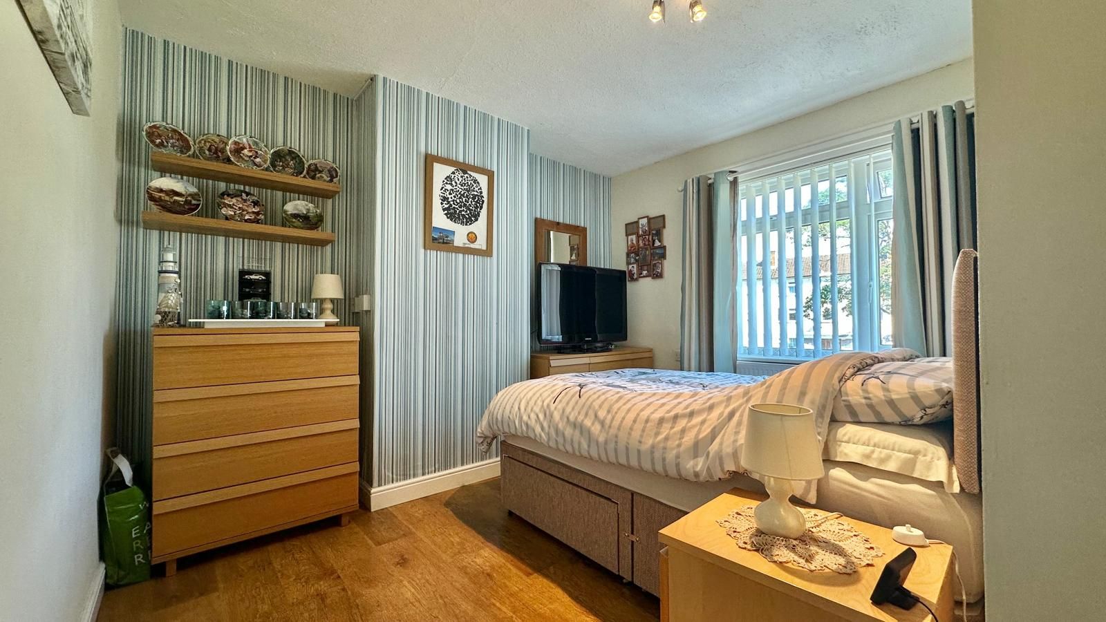 3 bedroom semi-detached house Sold in Coventry - Photograph 15.