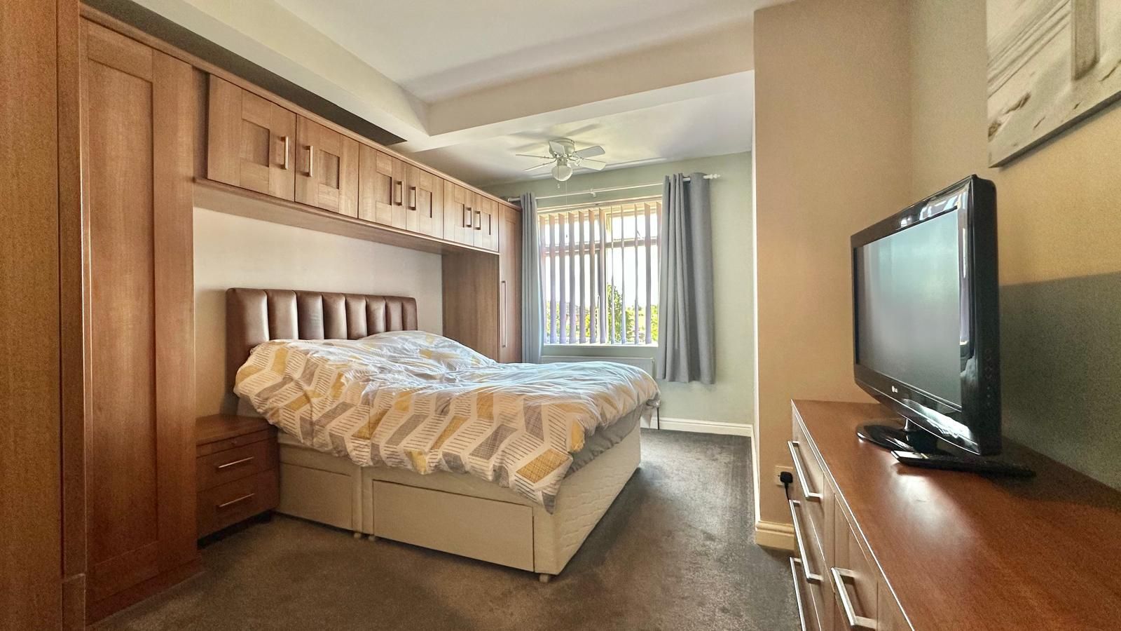 3 bedroom semi-detached house Sold in Coventry - Photograph 13.