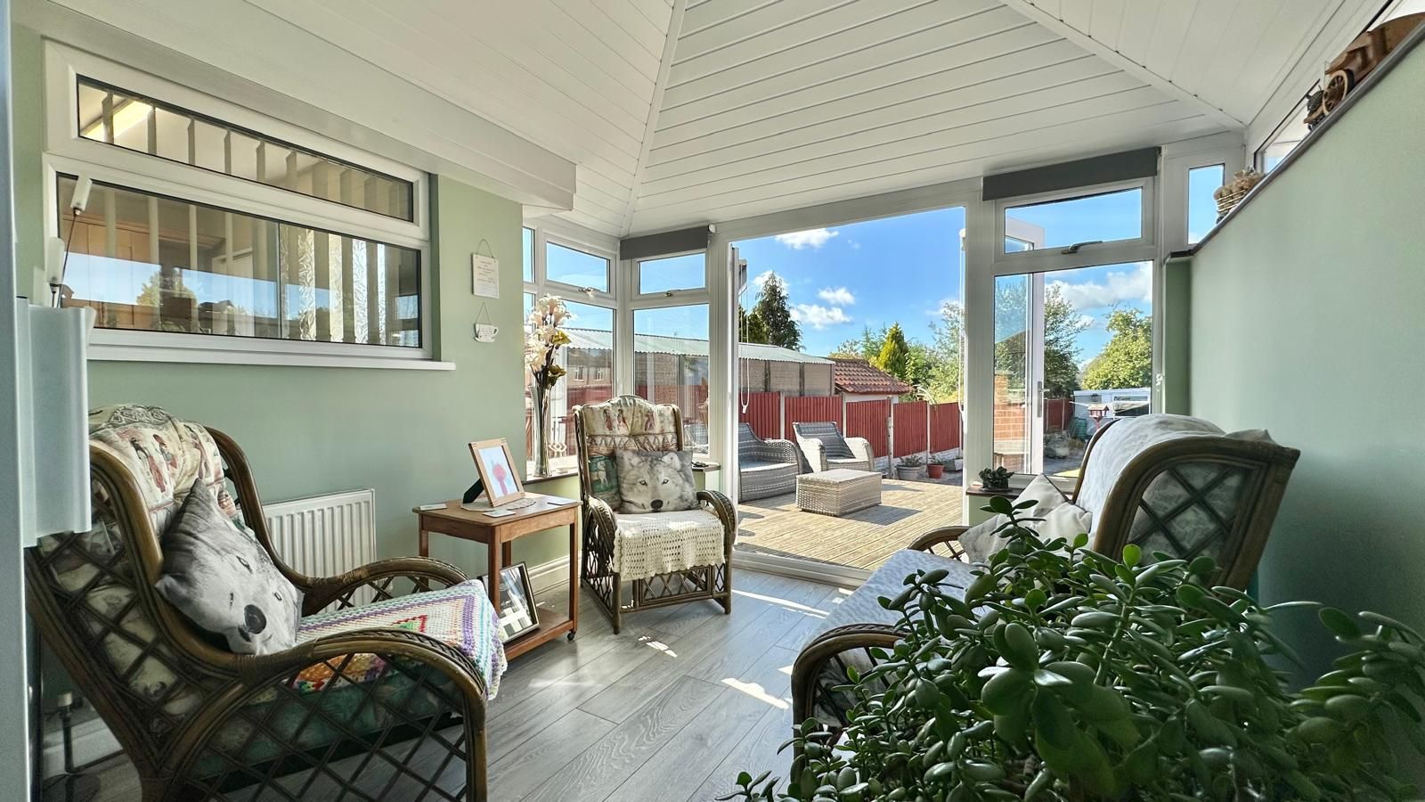 3 bedroom semi-detached house Sold in Coventry - Photograph 5.