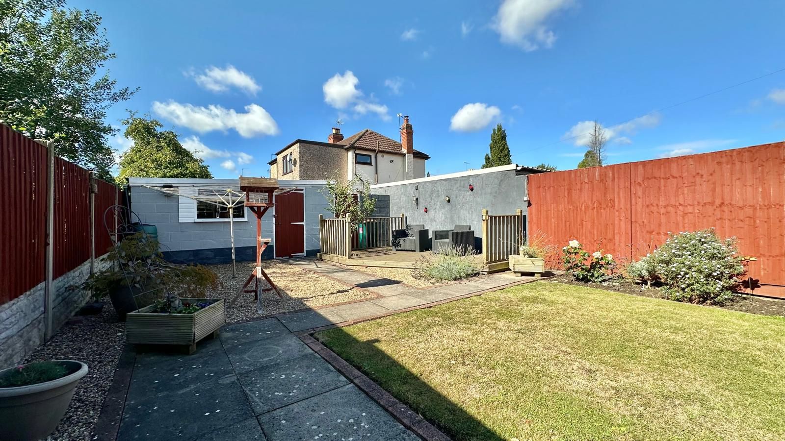 3 bedroom semi-detached house Sold in Coventry - Photograph 24.