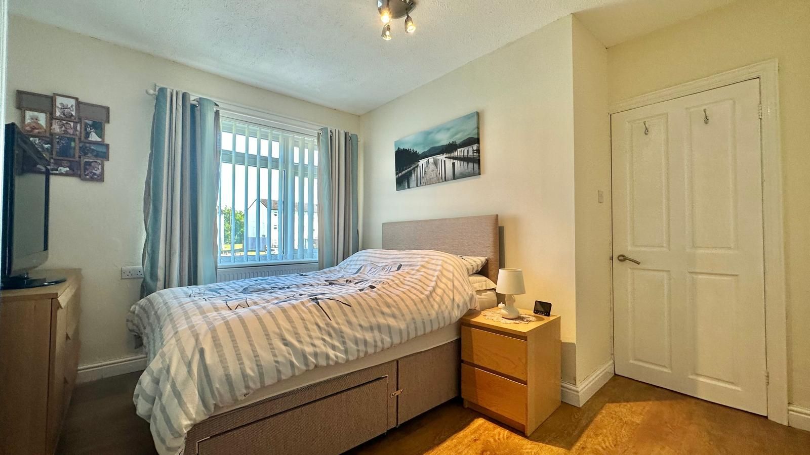 3 bedroom semi-detached house Sold in Coventry - Photograph 16.