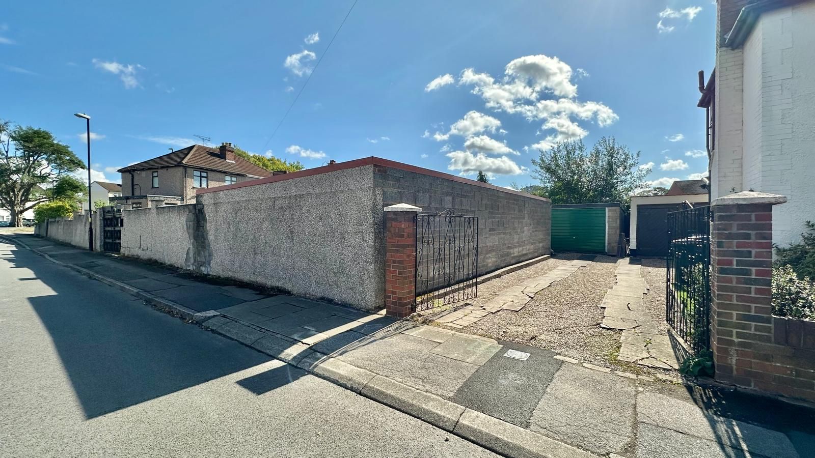 3 bedroom semi-detached house Sold in Coventry - Photograph 28.