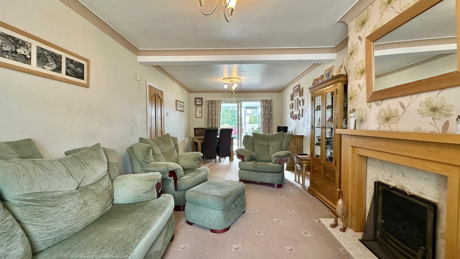 3 bedroom semi-detached house Sold in Coventry - Photograph 4.