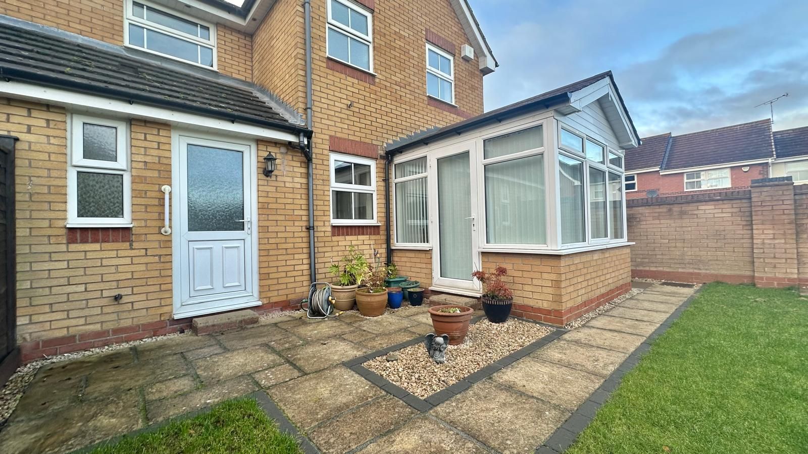 3 bedroom end terraced house Sold in Coventry - Photograph 25.