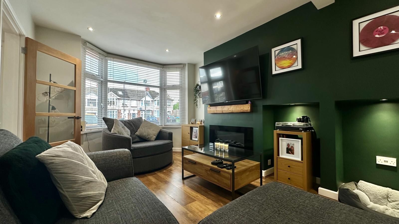 3 bedroom end terraced house Sold in Coventry - Photograph 5.