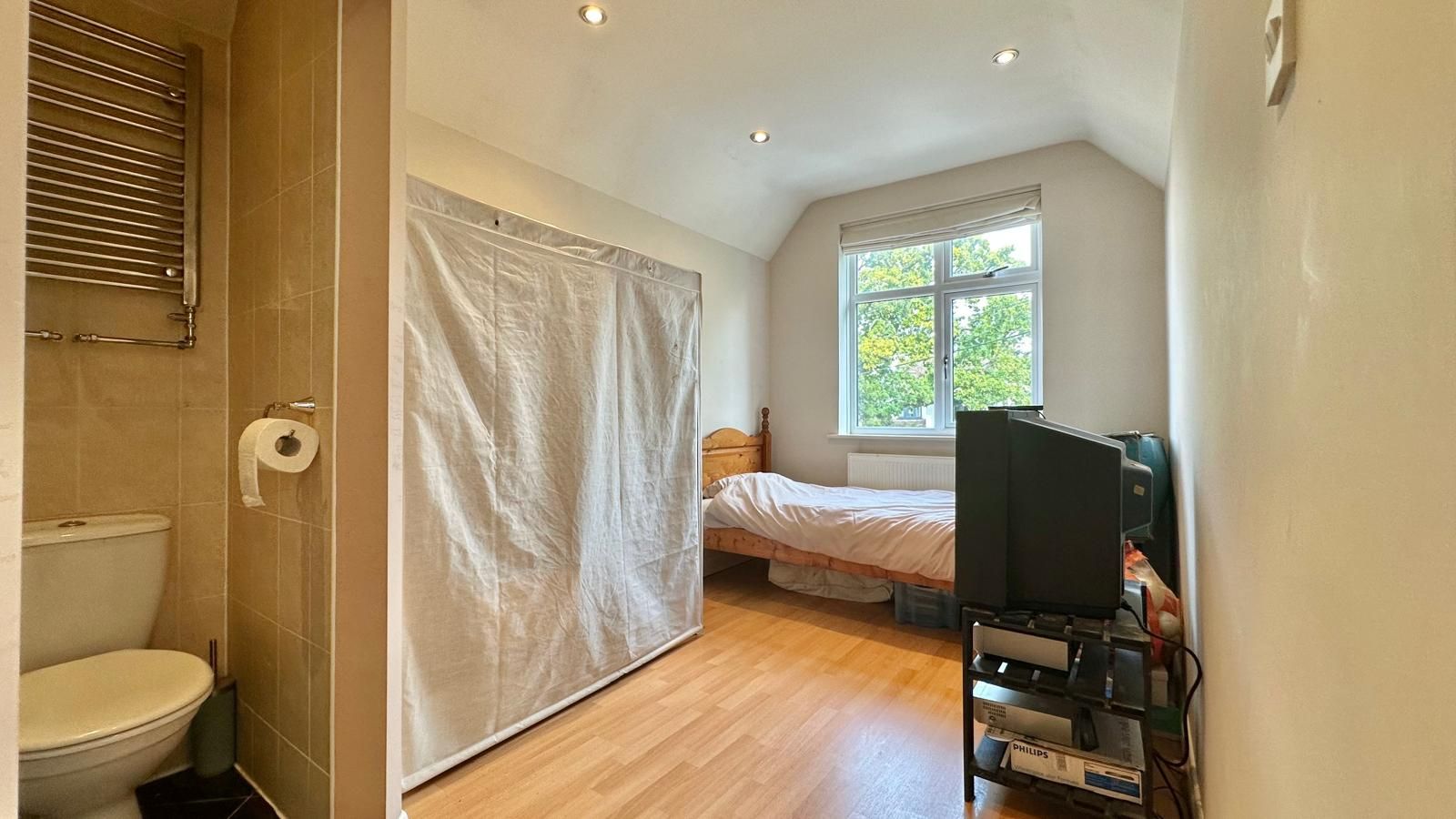 4 bedroom semi-detached house SSTC in Coventry - Photograph 20.