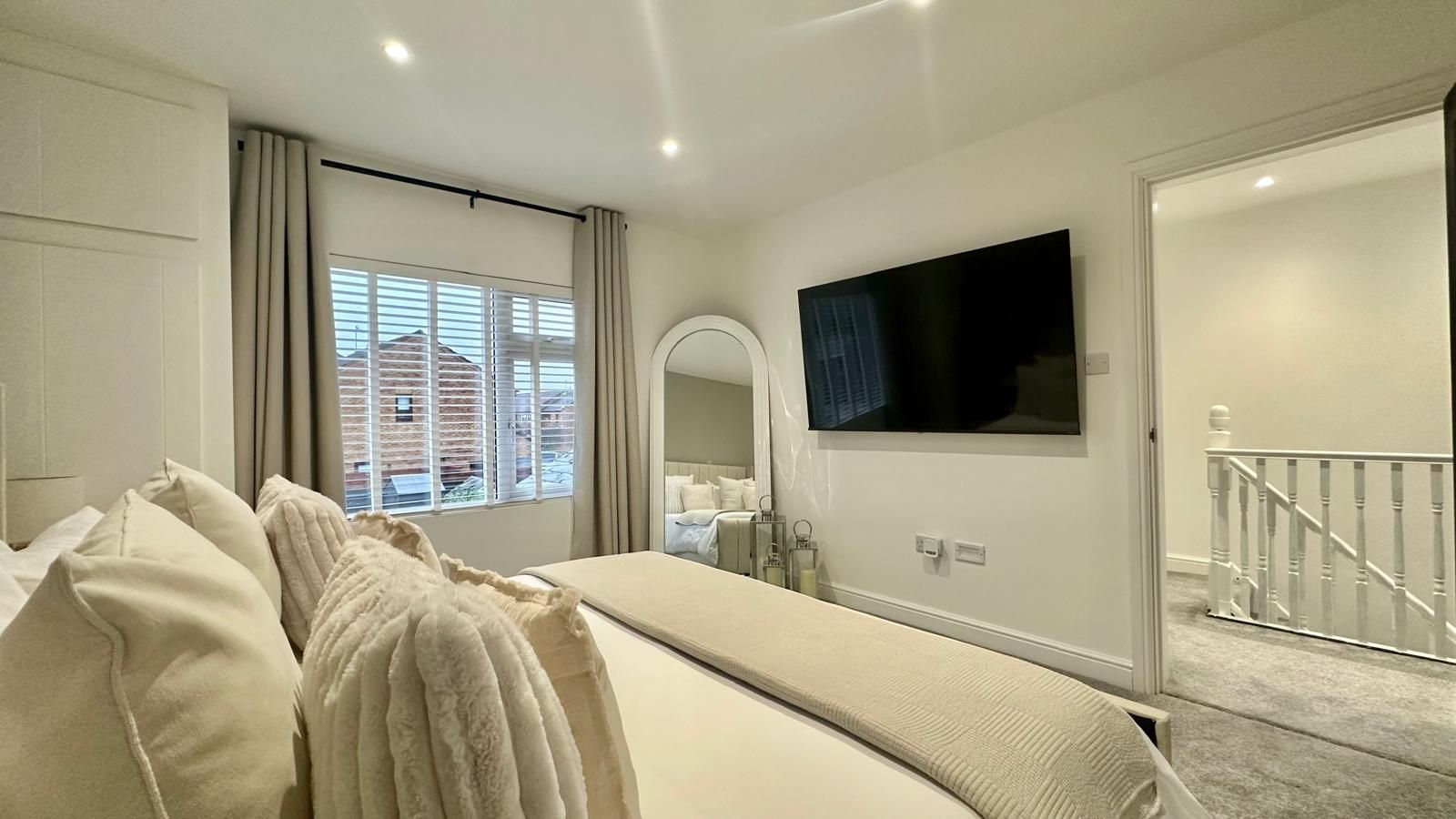 3 bedroom mid terraced house Sold in Coventry - Photograph 15.