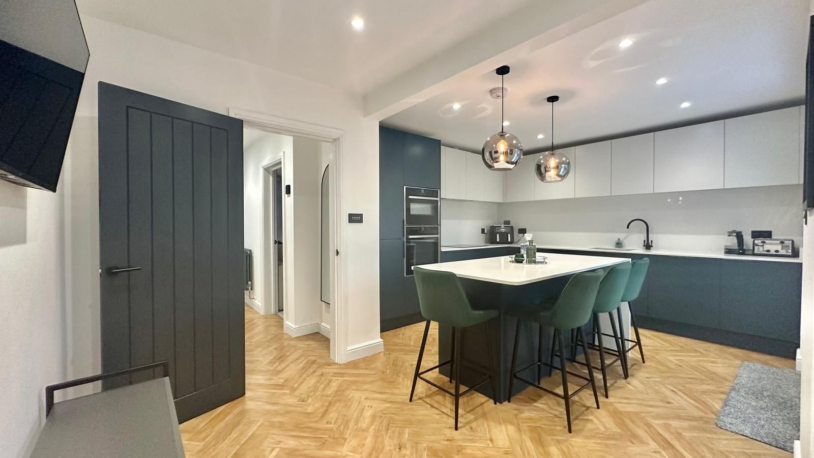 3 bedroom mid terraced house Sold in Coventry - Photograph 5.