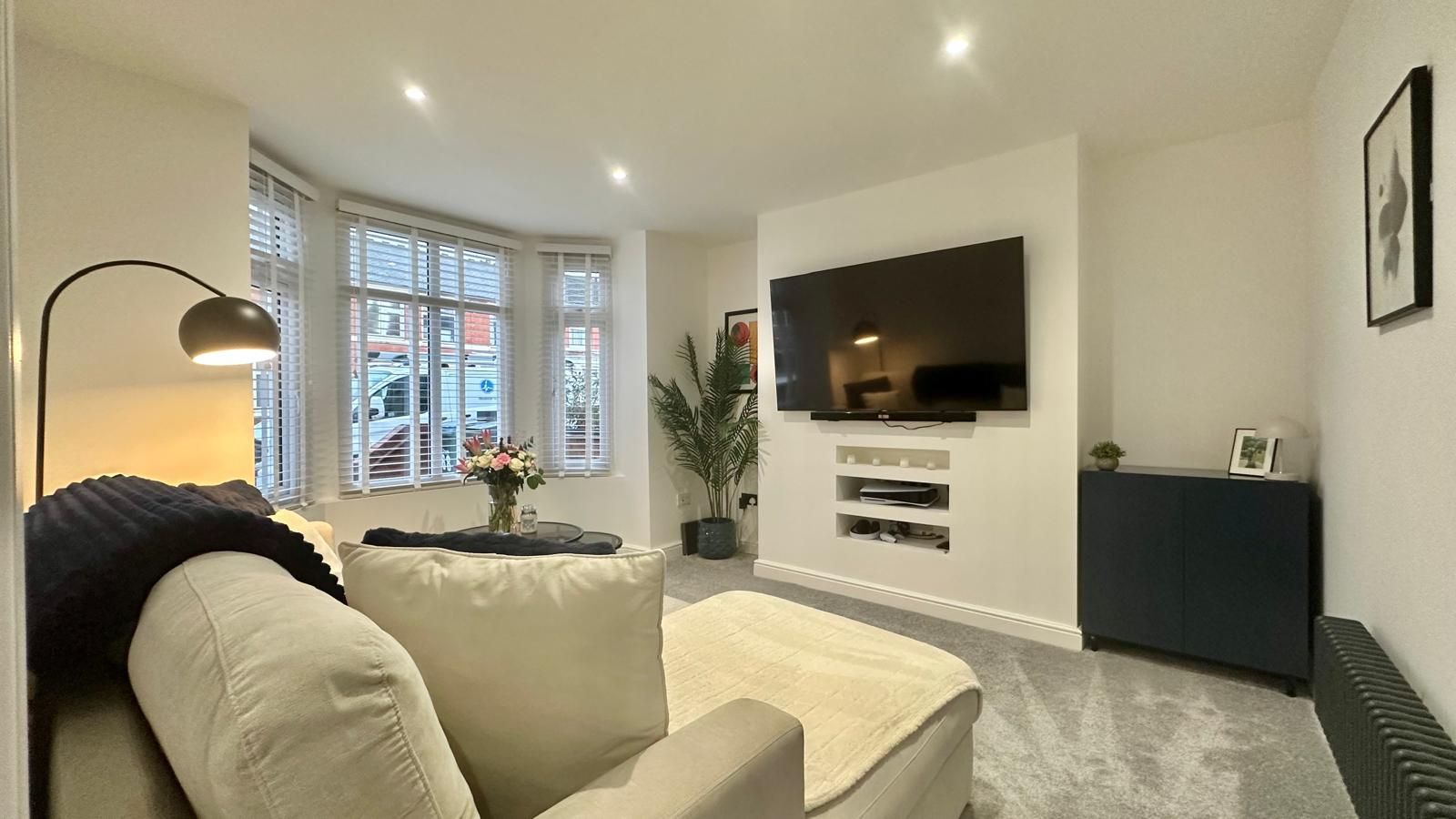 3 bedroom mid terraced house Sold in Coventry - Photograph 3.