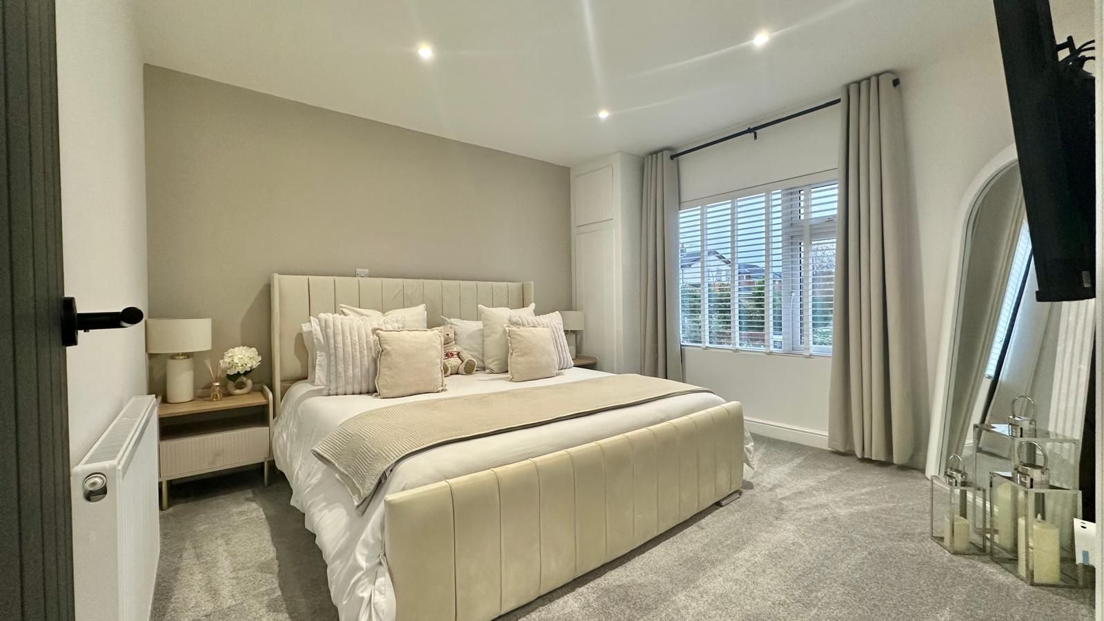 3 bedroom mid terraced house Sold in Coventry - Photograph 14.