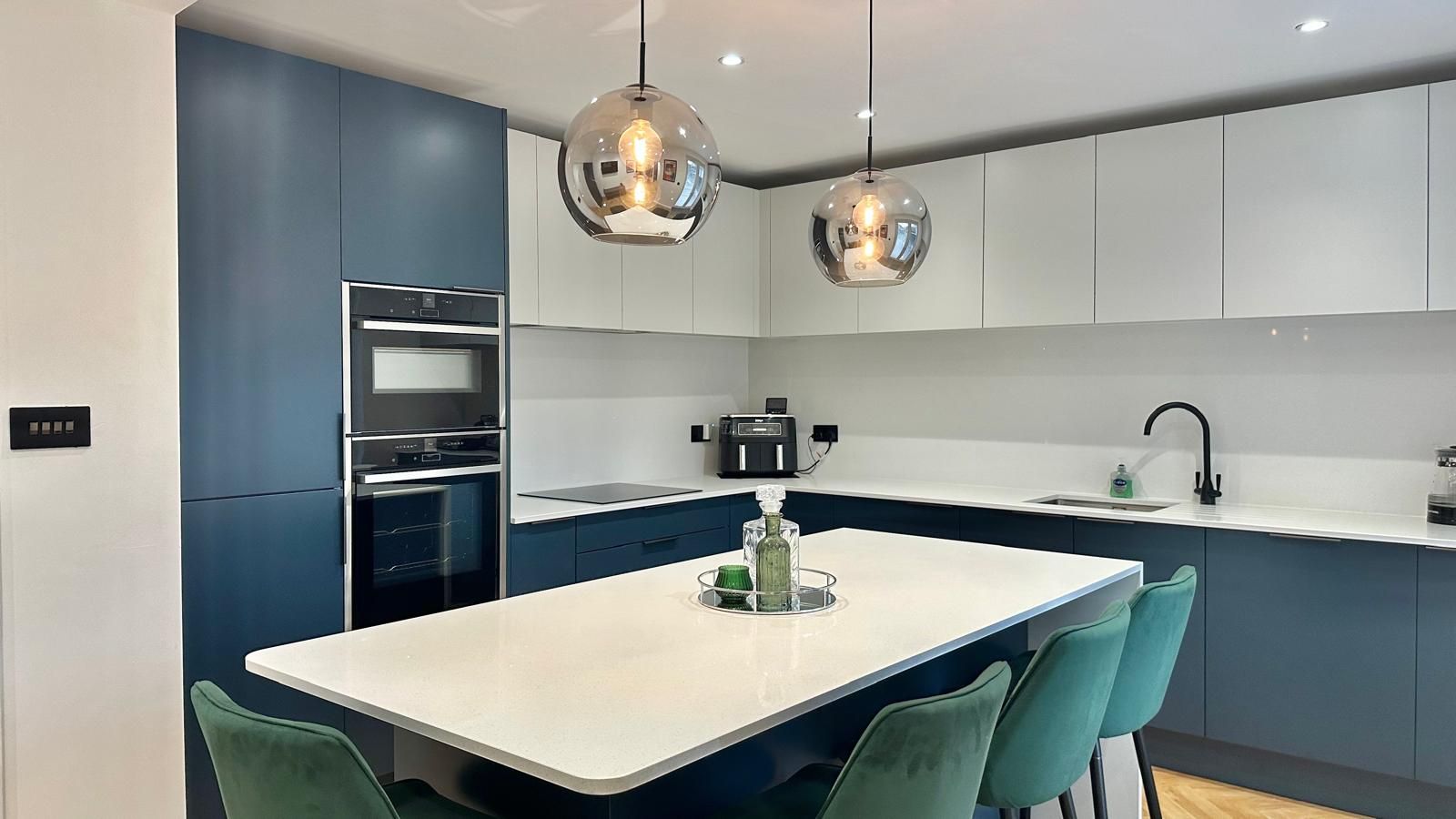 3 bedroom mid terraced house Sold in Coventry - Photograph 6.