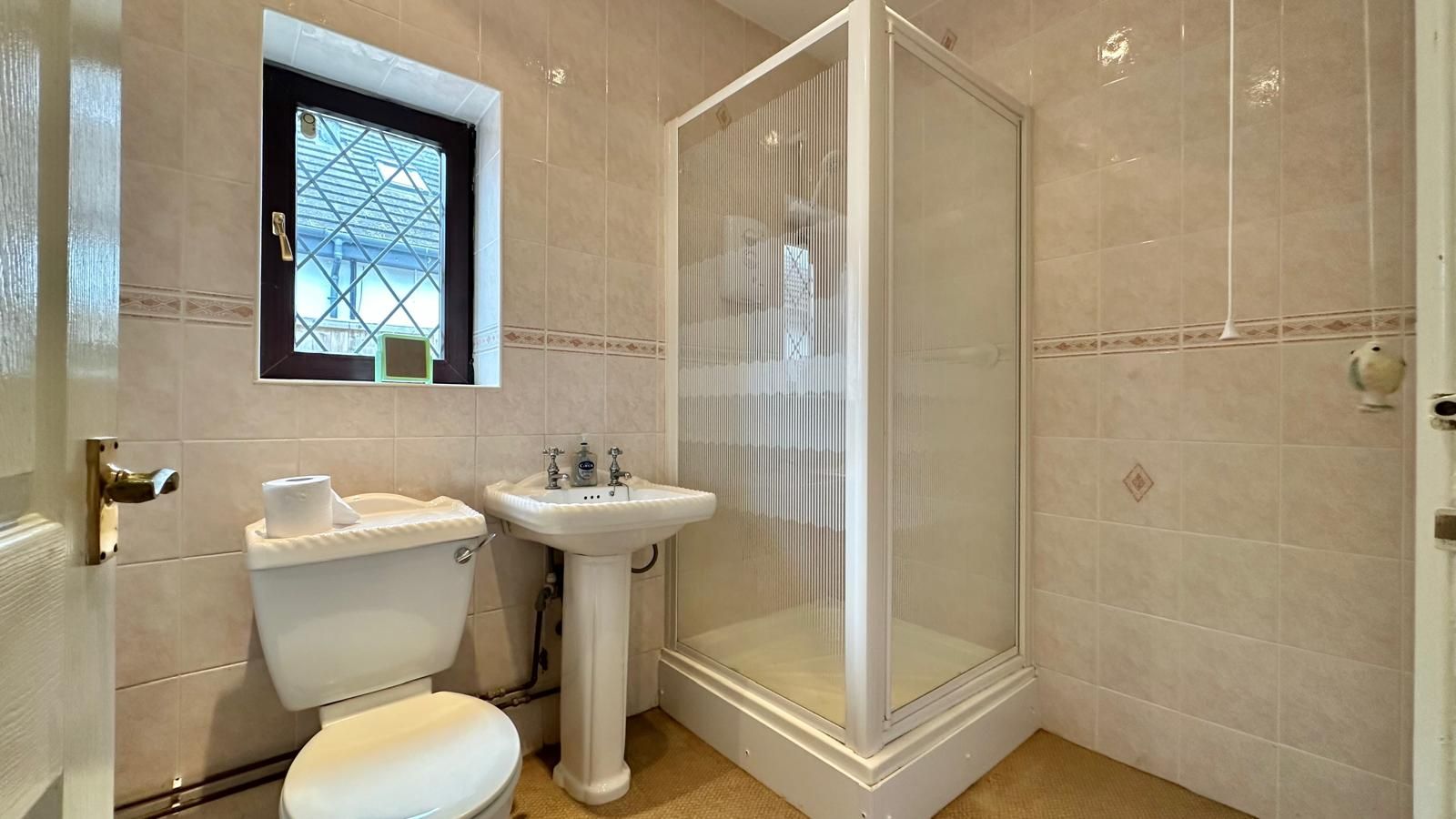 3 bedroom detached bungalow For Sale in Coventry - Photograph 18.