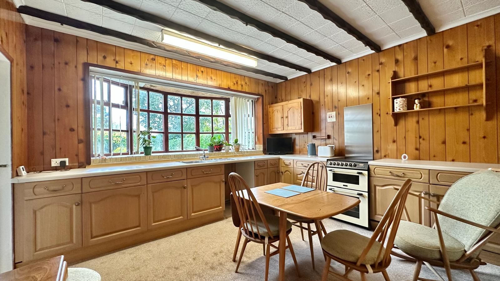 3 bedroom detached bungalow For Sale in Coventry - Photograph 7.