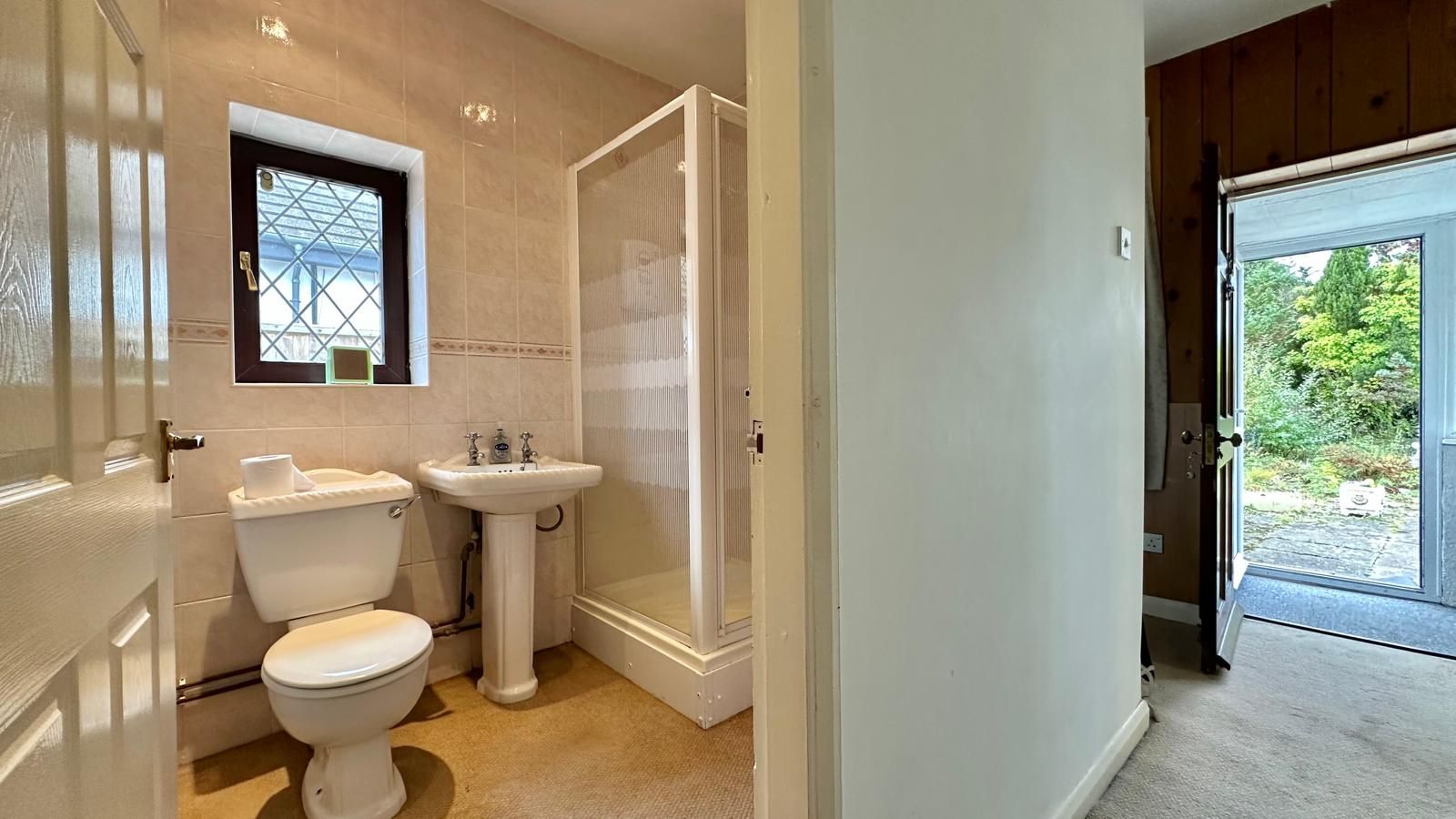 3 bedroom detached bungalow For Sale in Coventry - Photograph 17.