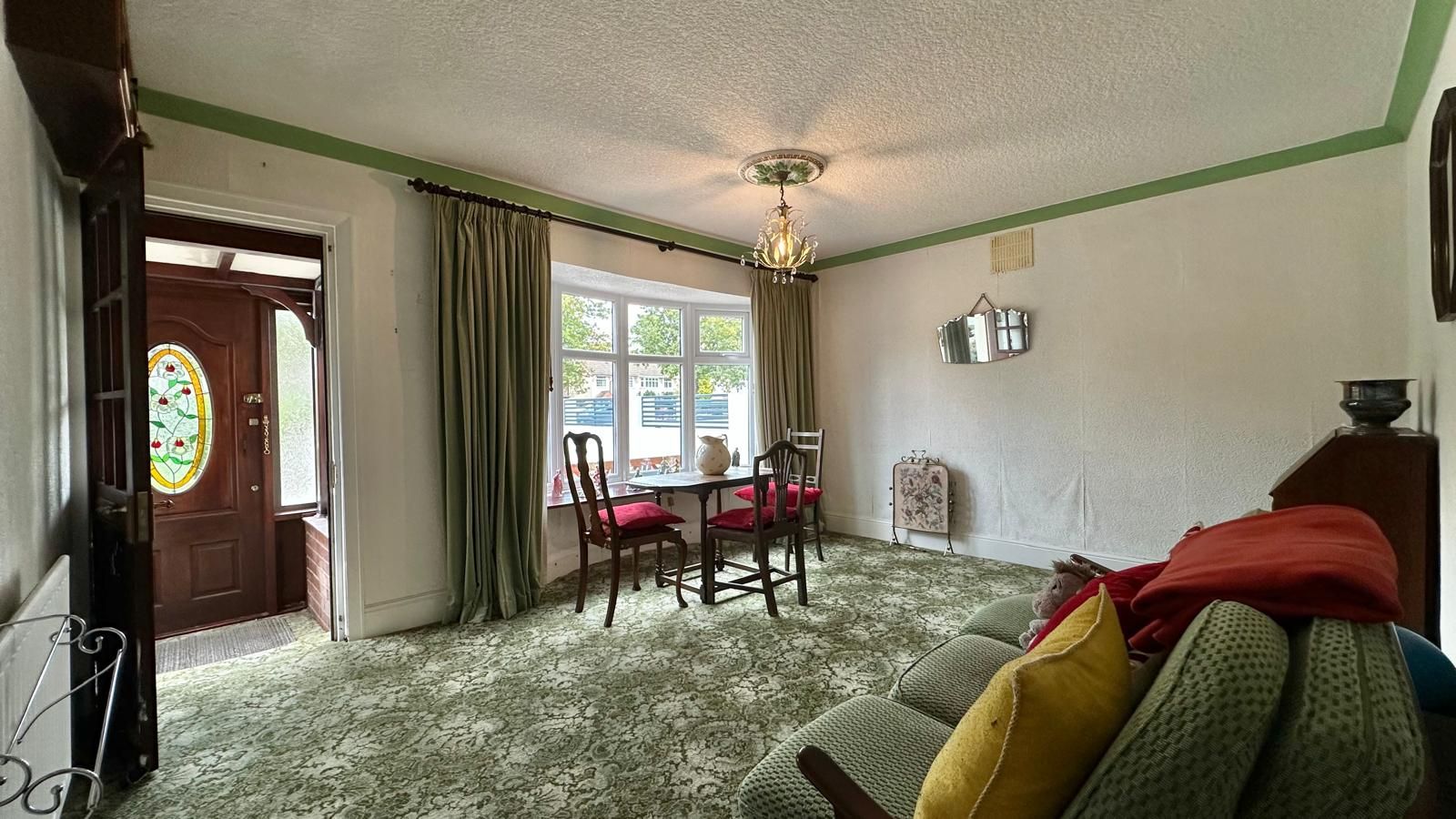 3 bedroom detached bungalow For Sale in Coventry - Photograph 4.