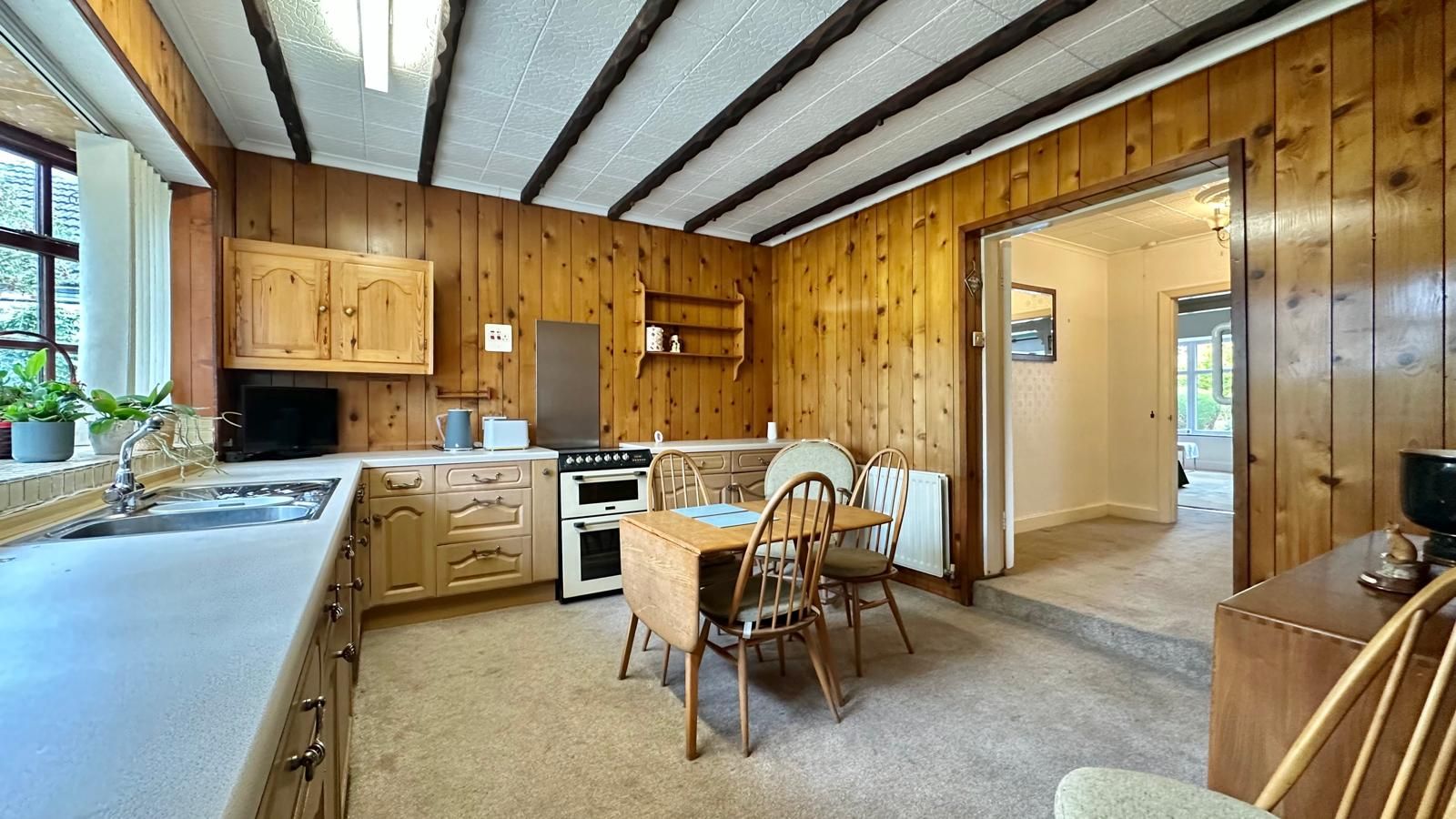 3 bedroom detached bungalow For Sale in Coventry - Photograph 6.