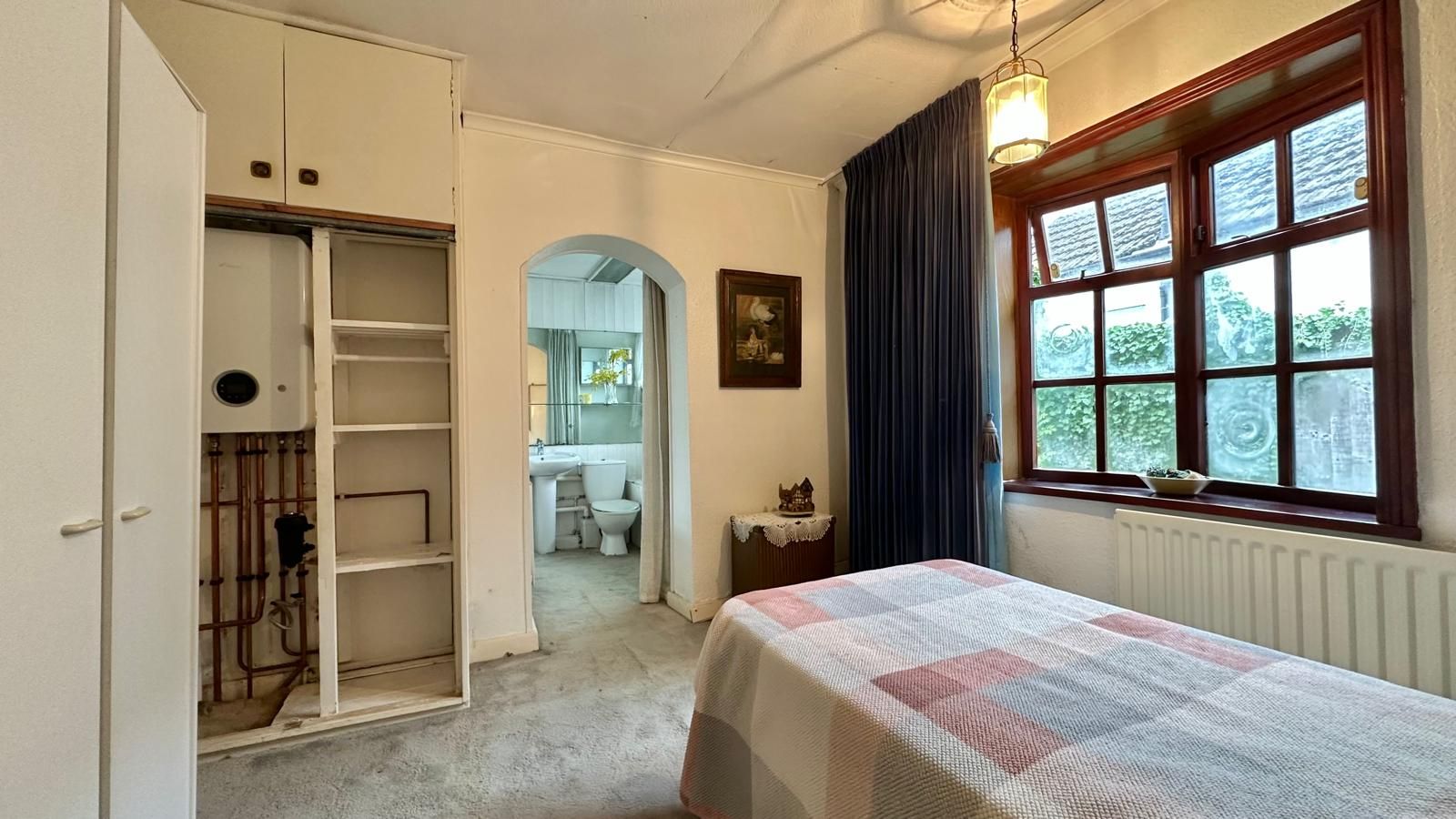 3 bedroom detached bungalow For Sale in Coventry - Photograph 10.