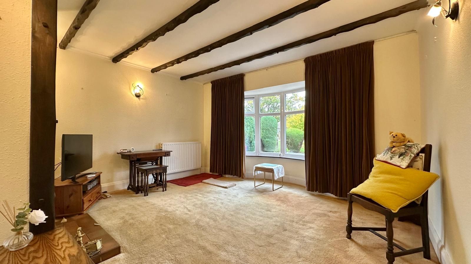 3 bedroom detached bungalow For Sale in Coventry - Photograph 2.