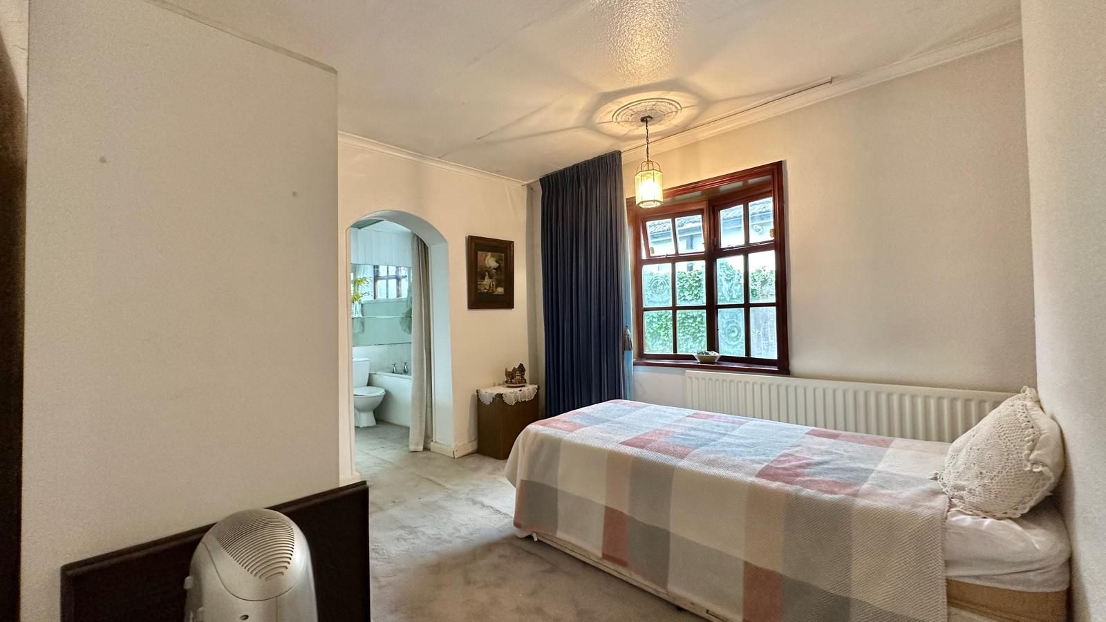 3 bedroom detached bungalow For Sale in Coventry - Photograph 9.