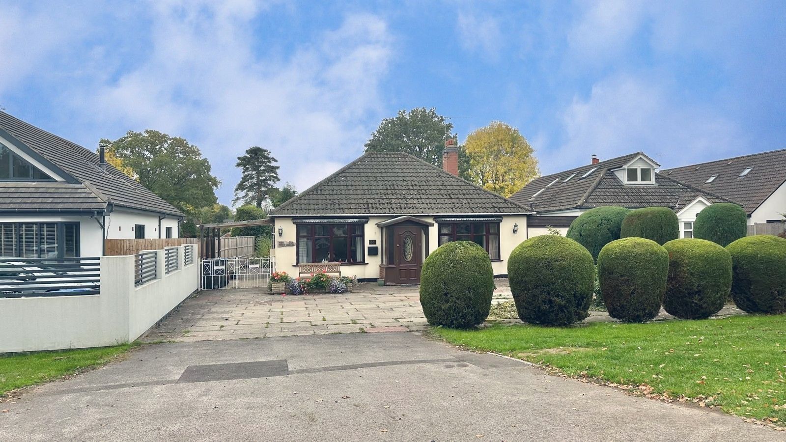 3 bedroom detached bungalow For Sale in Coventry - Property photograph.