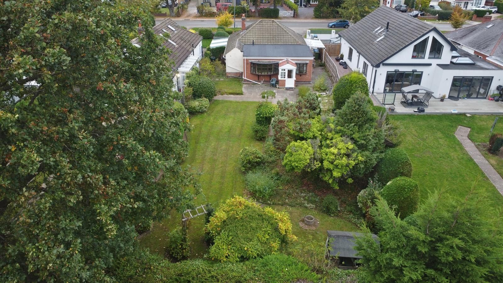 3 bedroom detached bungalow For Sale in Coventry - Property photograph.