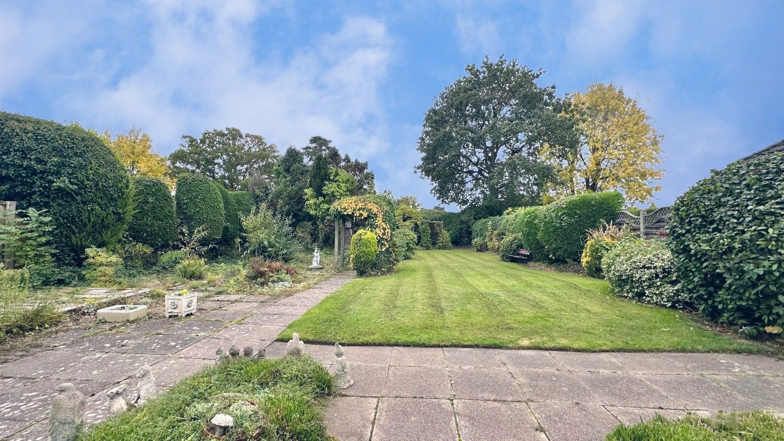 3 bedroom detached bungalow For Sale in Coventry - Property photograph.