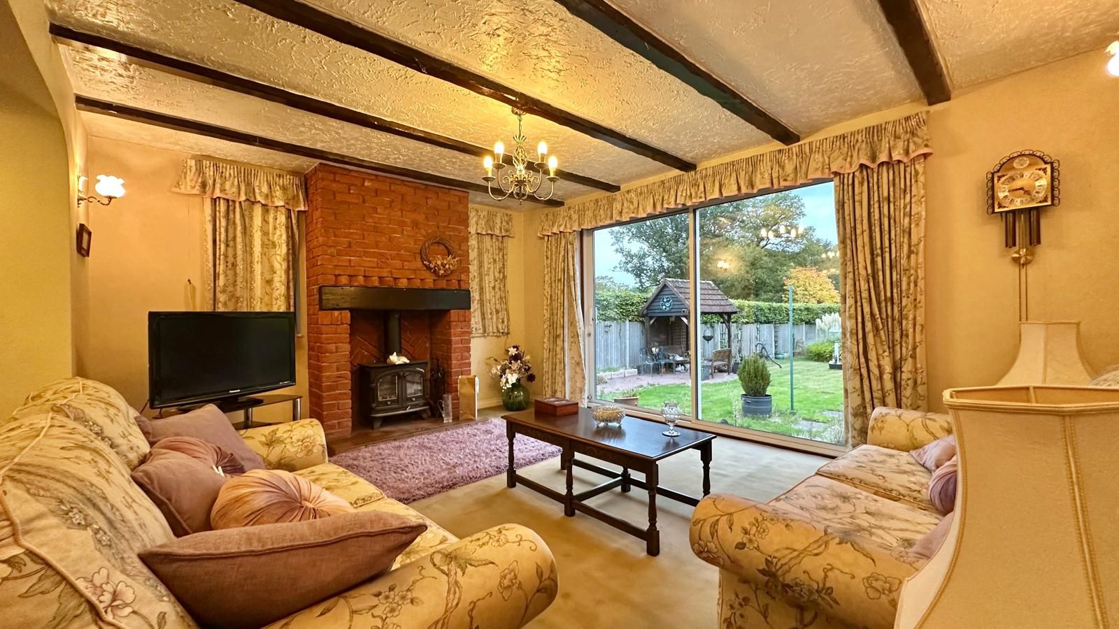 3 bedroom detached bungalow SSTC in Coventry - Photograph 7.