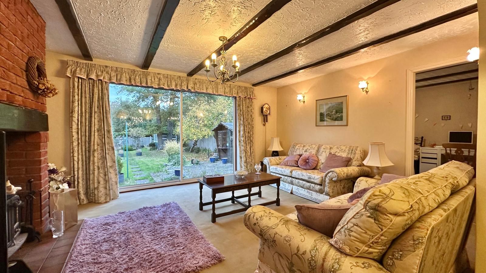 3 bedroom detached bungalow SSTC in Coventry - Photograph 5.