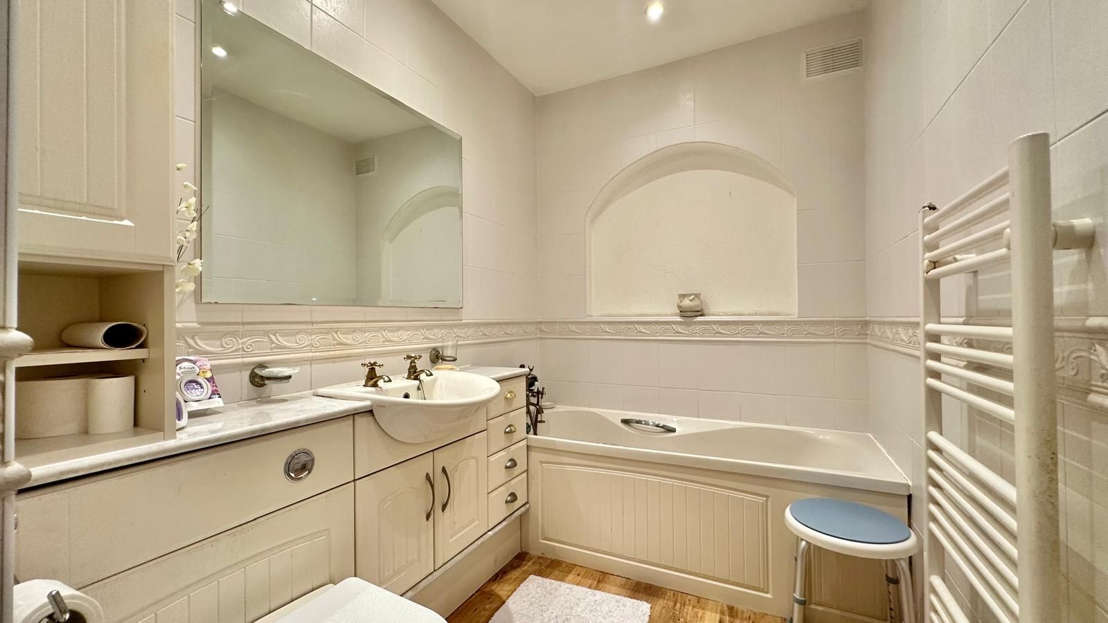 3 bedroom detached bungalow SSTC in Coventry - Photograph 20.