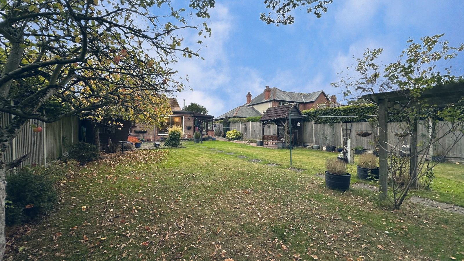 3 bedroom detached bungalow SSTC in Coventry - Photograph 23.