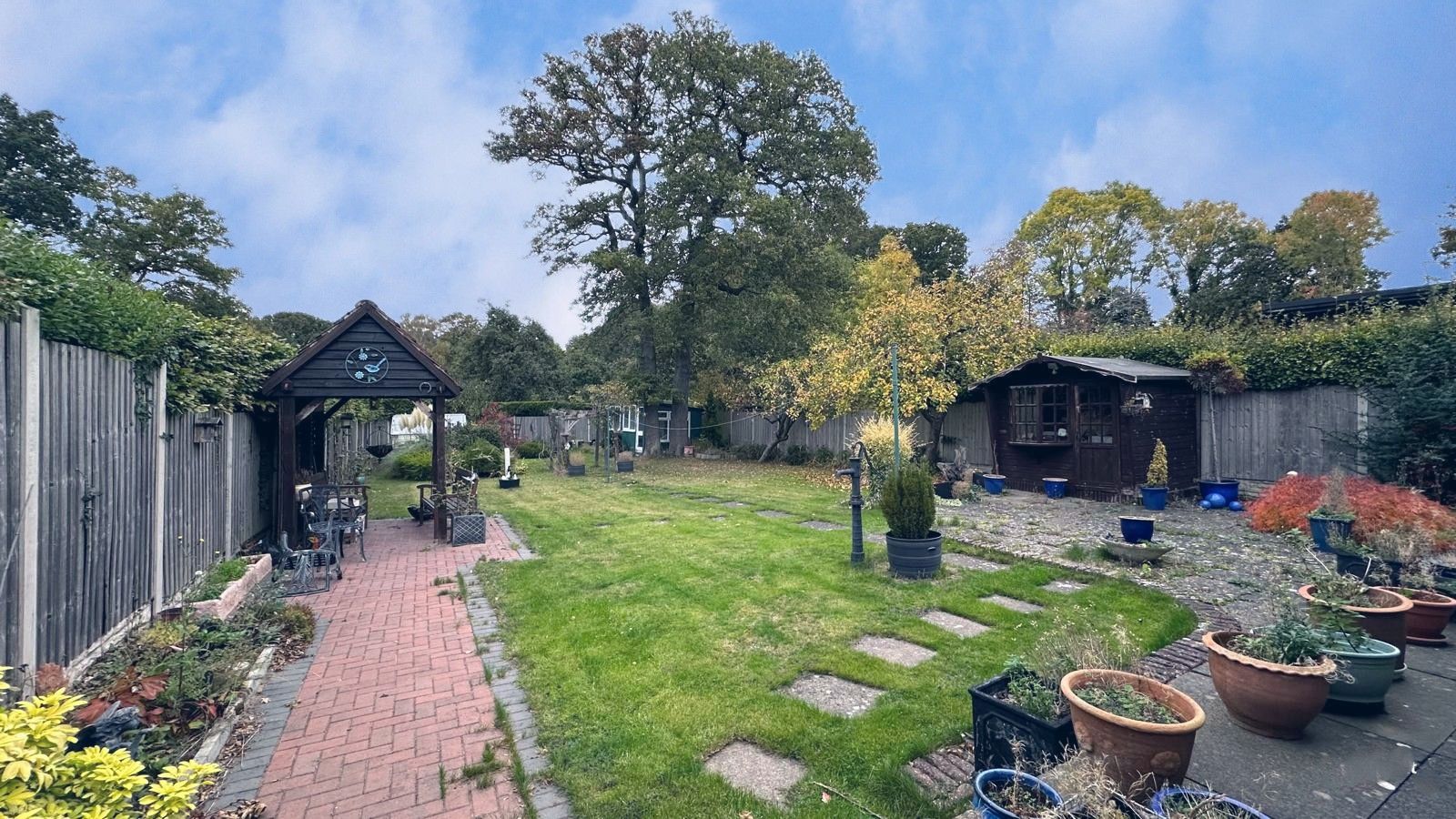 3 bedroom detached bungalow SSTC in Coventry - Photograph 2.