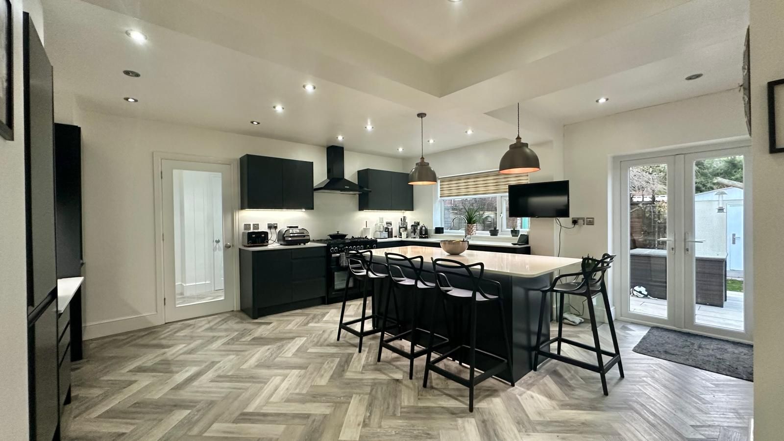 4 bedroom semi-detached house SSTC in Coventry - Kitchen.