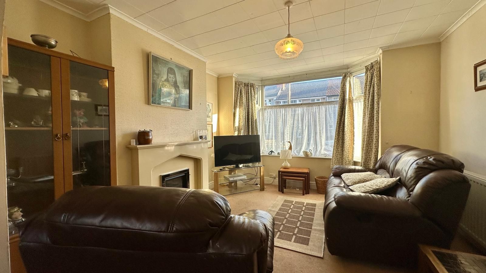 3 bedroom mid terraced house Sold in Coventry - Photograph 4.