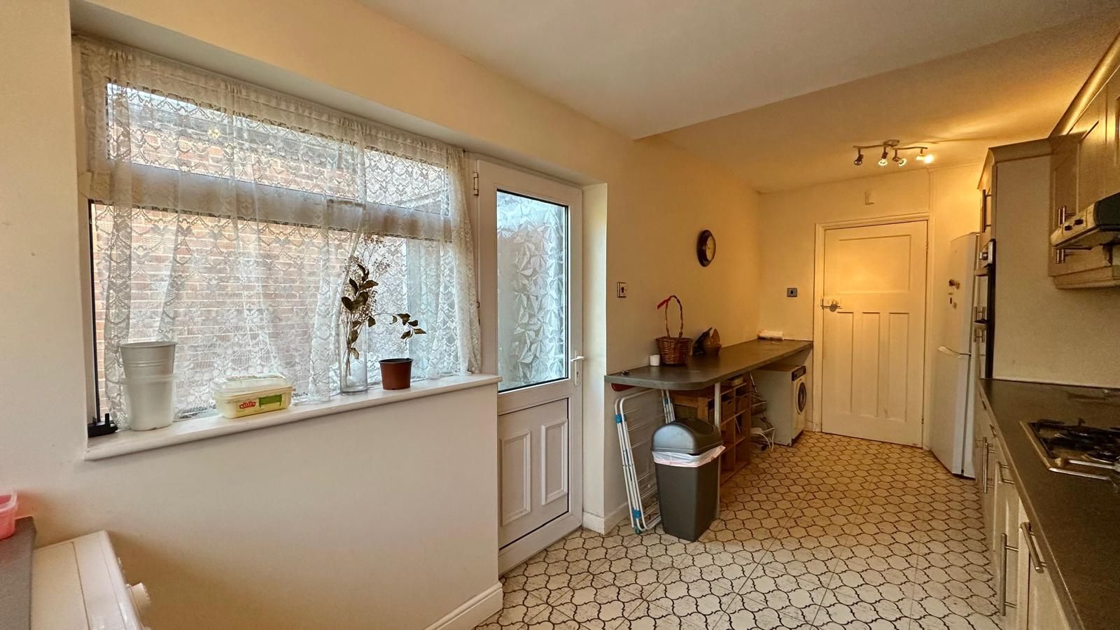 3 bedroom mid terraced house Sold in Coventry - Photograph 9.