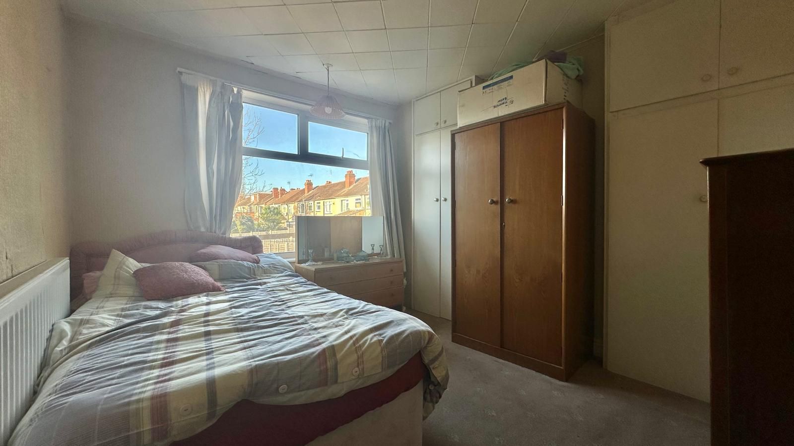 3 bedroom mid terraced house Sold in Coventry - Photograph 13.