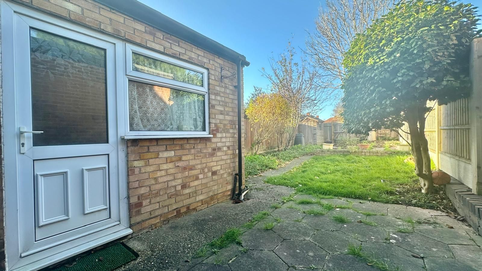 3 bedroom mid terraced house Sold in Coventry - Photograph 18.