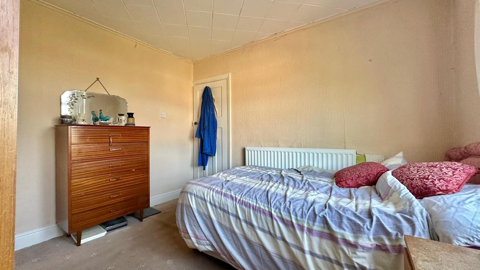 3 bedroom mid terraced house Sold in Coventry - Photograph 14.