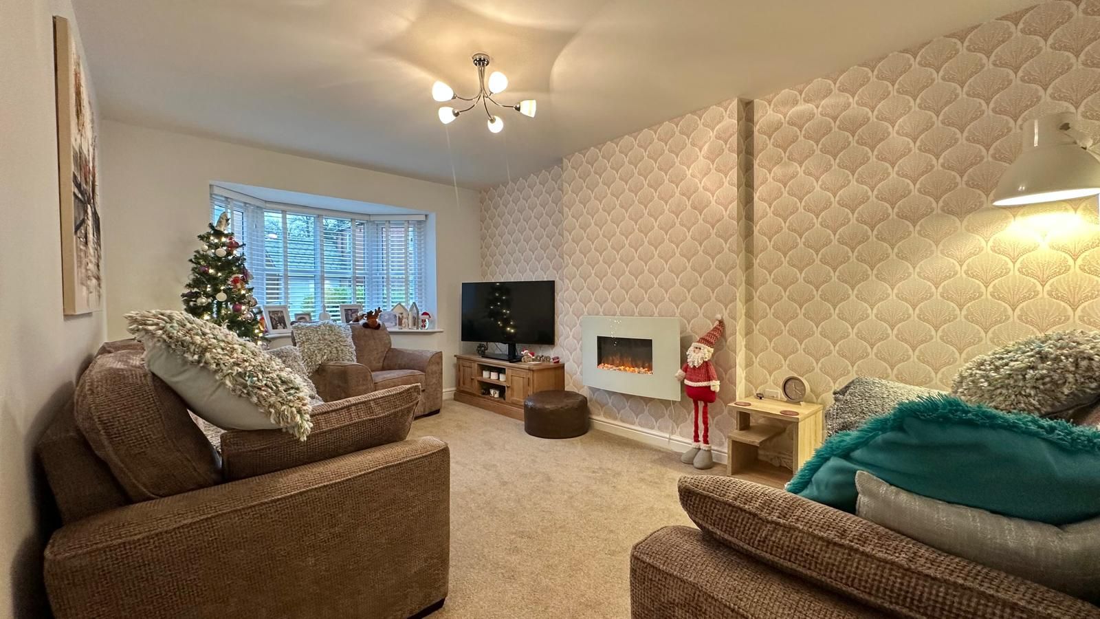 3 bedroom detached house SSTC in Coventry - Photograph 7.