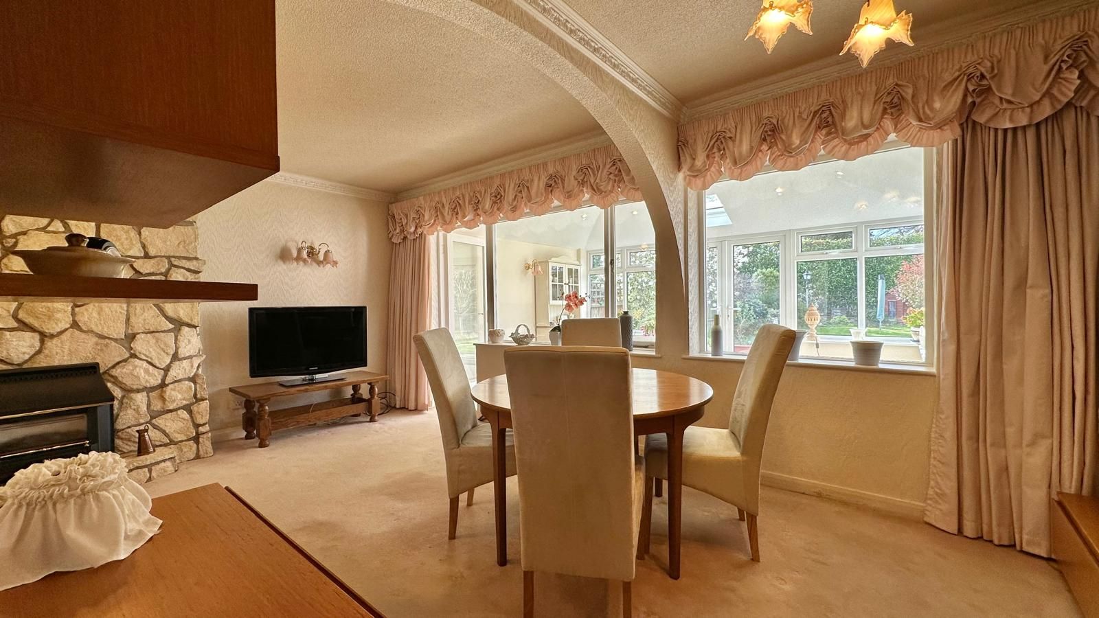 3 bedroom semi-detached house For Sale in Coventry - Photograph 5.