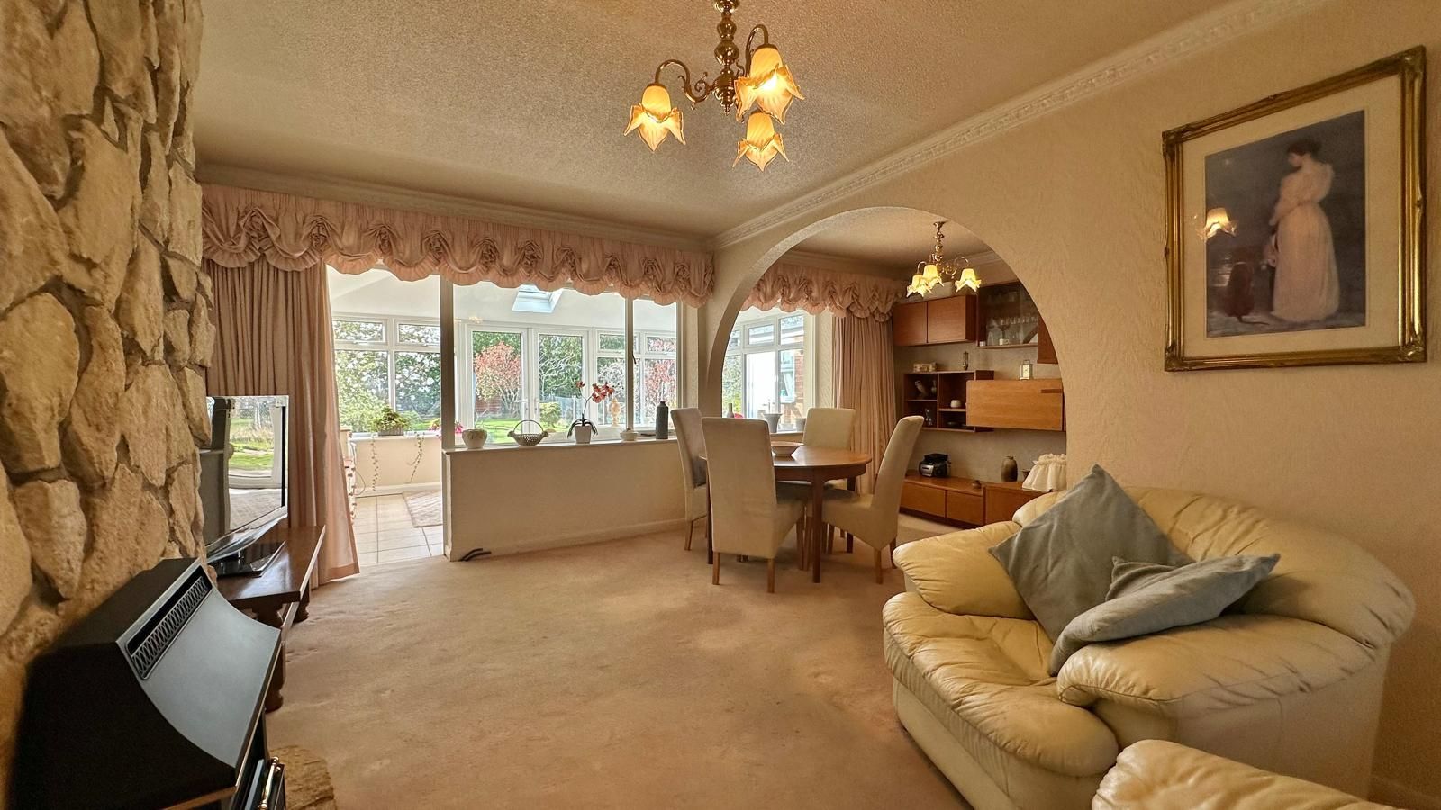 3 bedroom semi-detached house For Sale in Coventry - Photograph 7.