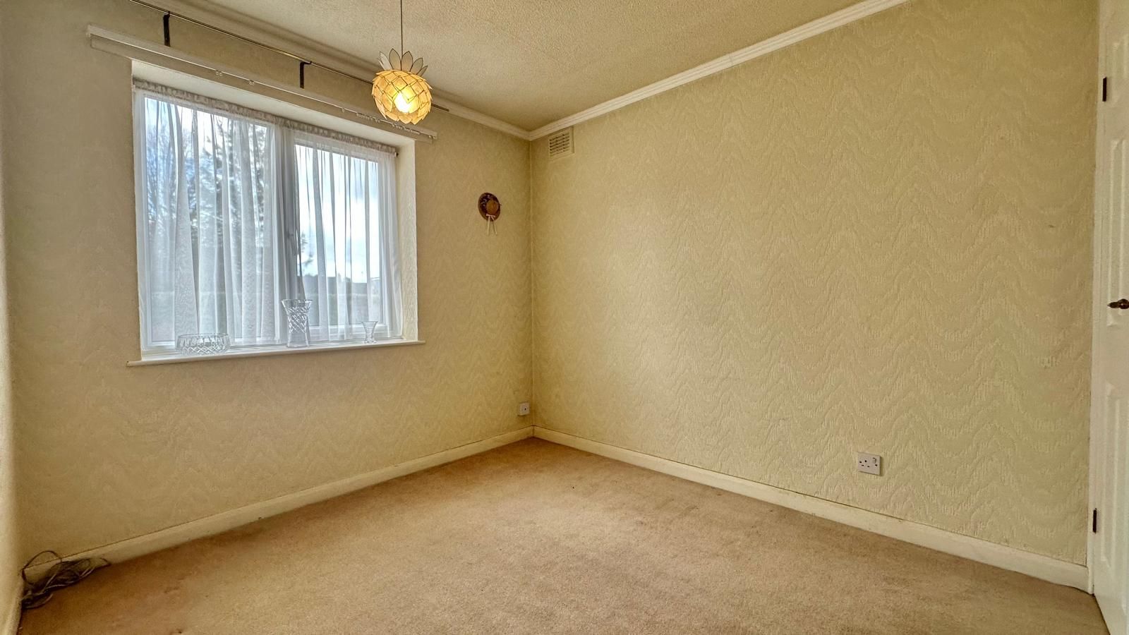 3 bedroom semi-detached house For Sale in Coventry - Photograph 18.