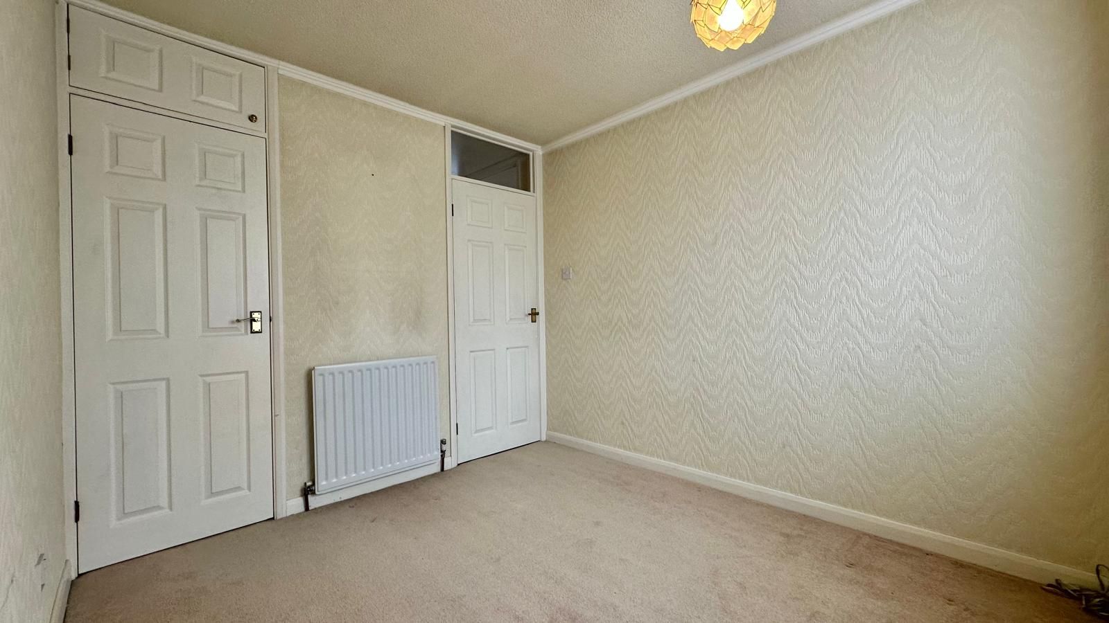 3 bedroom semi-detached house For Sale in Coventry - Photograph 19.