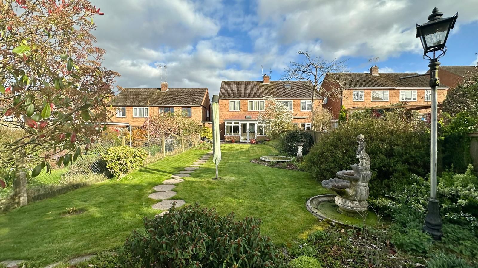 3 bedroom semi-detached house For Sale in Coventry - Photograph 23.