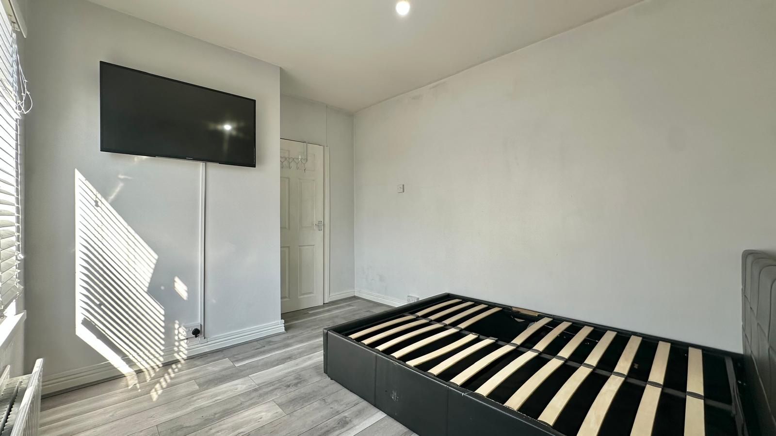 3 bedroom semi-detached house For Sale in Coventry - Photograph 10.